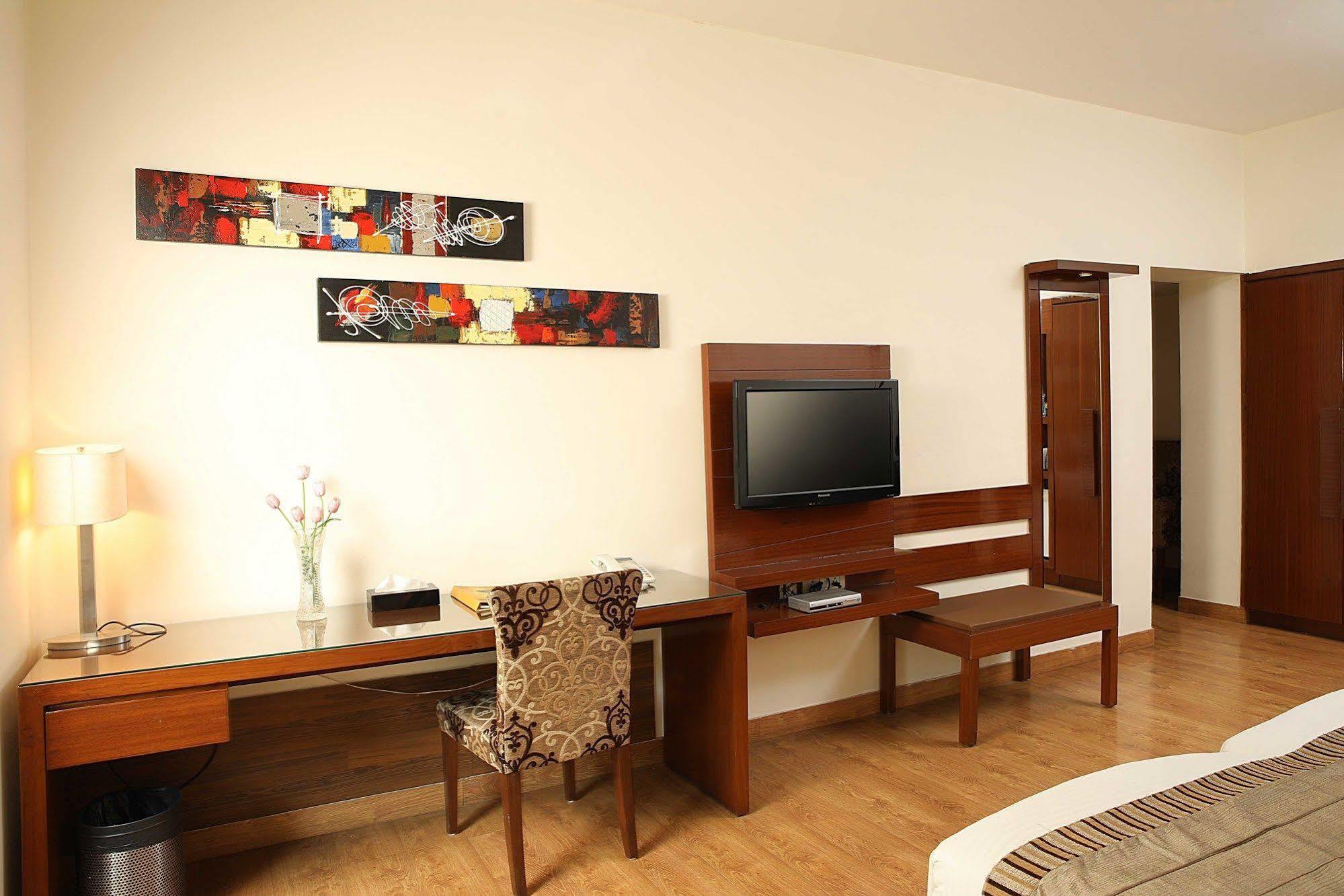 Ahuja Residency Sunder Nagar Hotel New Delhi Luaran gambar